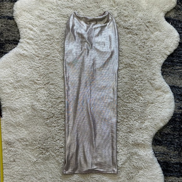 NWT* SOLD OUT* Natalie Rolt X REVOLVE Saskia Skirt in Silver Size 1 (SMALL) - Picture 4 of 11